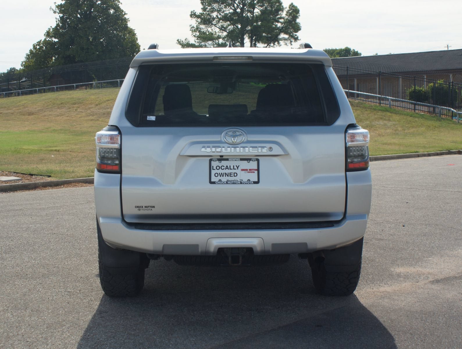Used 2020 Toyota 4Runner SR5 AWD/4WD image 3