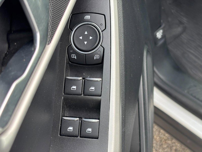 Used 2022 Ford Explorer XLT image 27