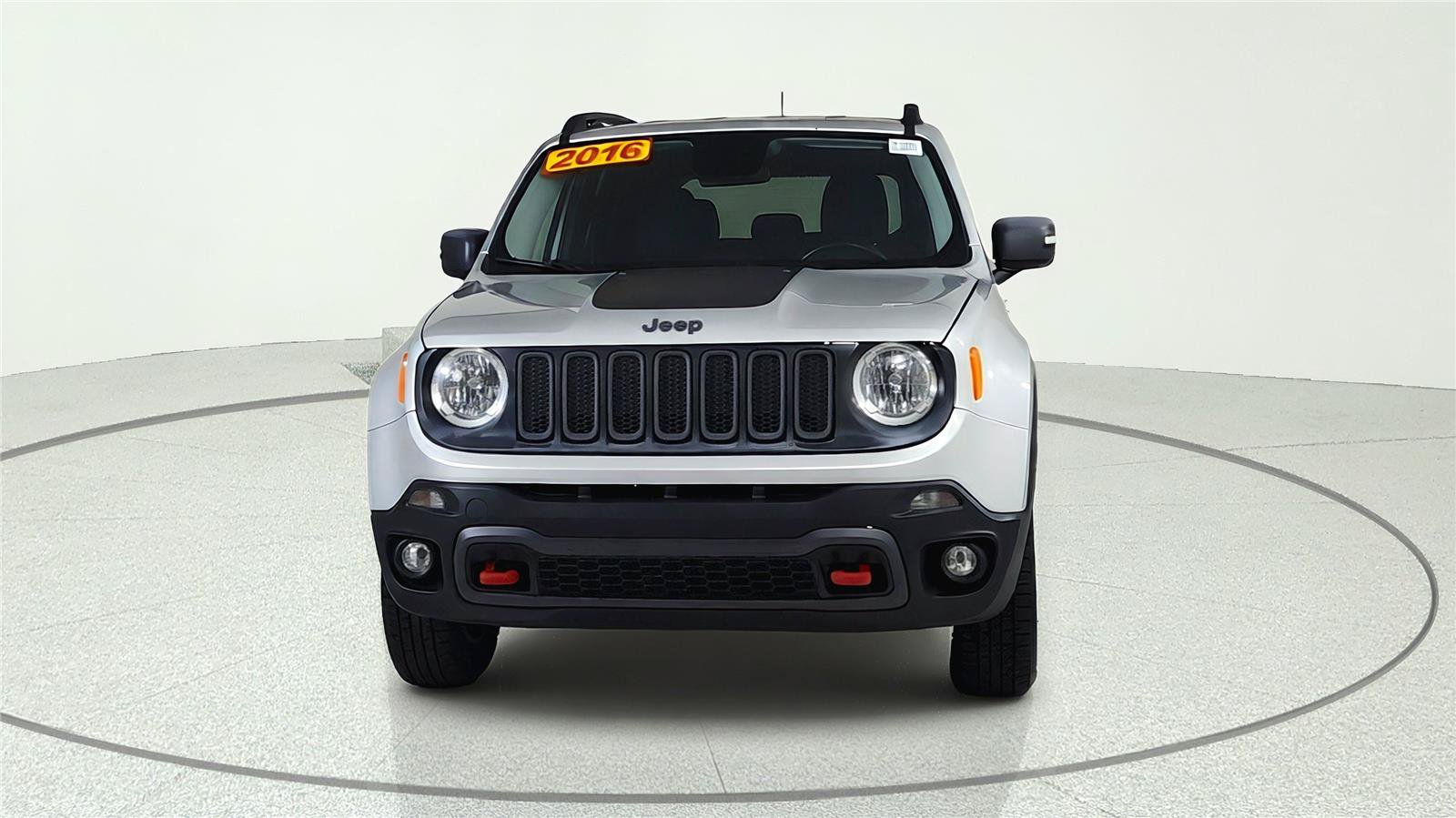 Used 2016 Jeep Renegade Trailhawk AWD/4WD image 2