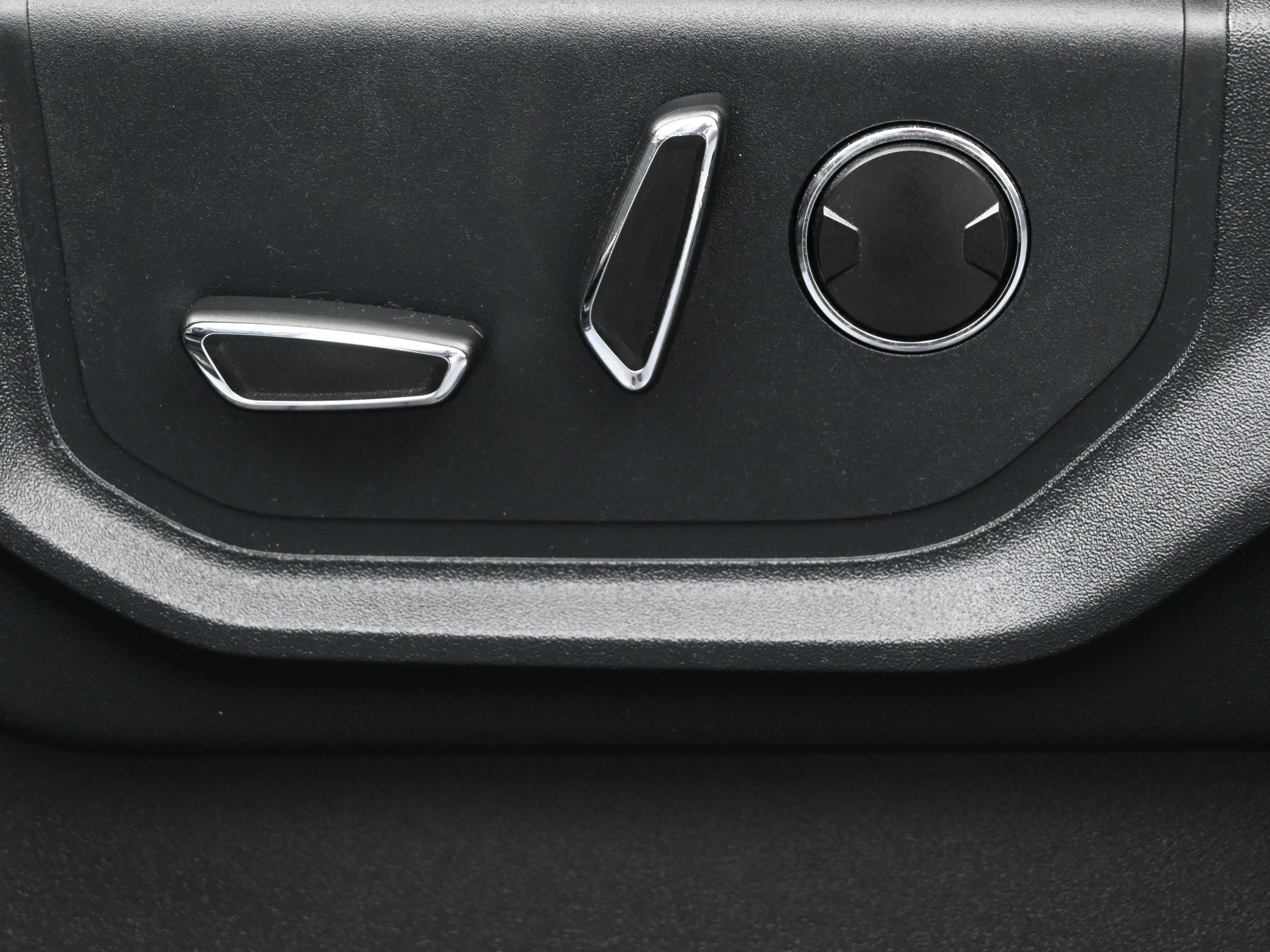 Used 2016 Ford F150 Lariat w/ Equipment Group 502A Luxury image 10