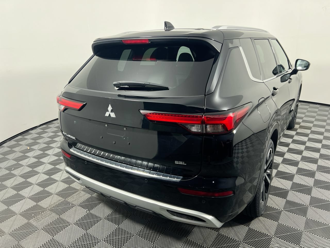 Used 2024 Mitsubishi Outlander SEL FWD image 3