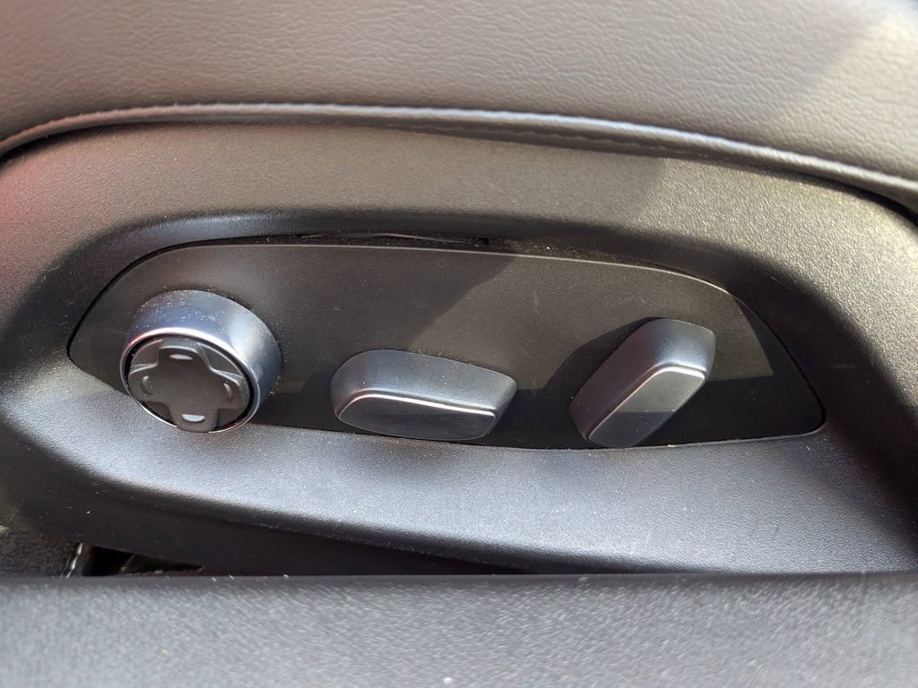 Used 2020 Chevrolet Corvette Stingray Premium Cpe w/ 3LT Preferred Equipment Group image 18