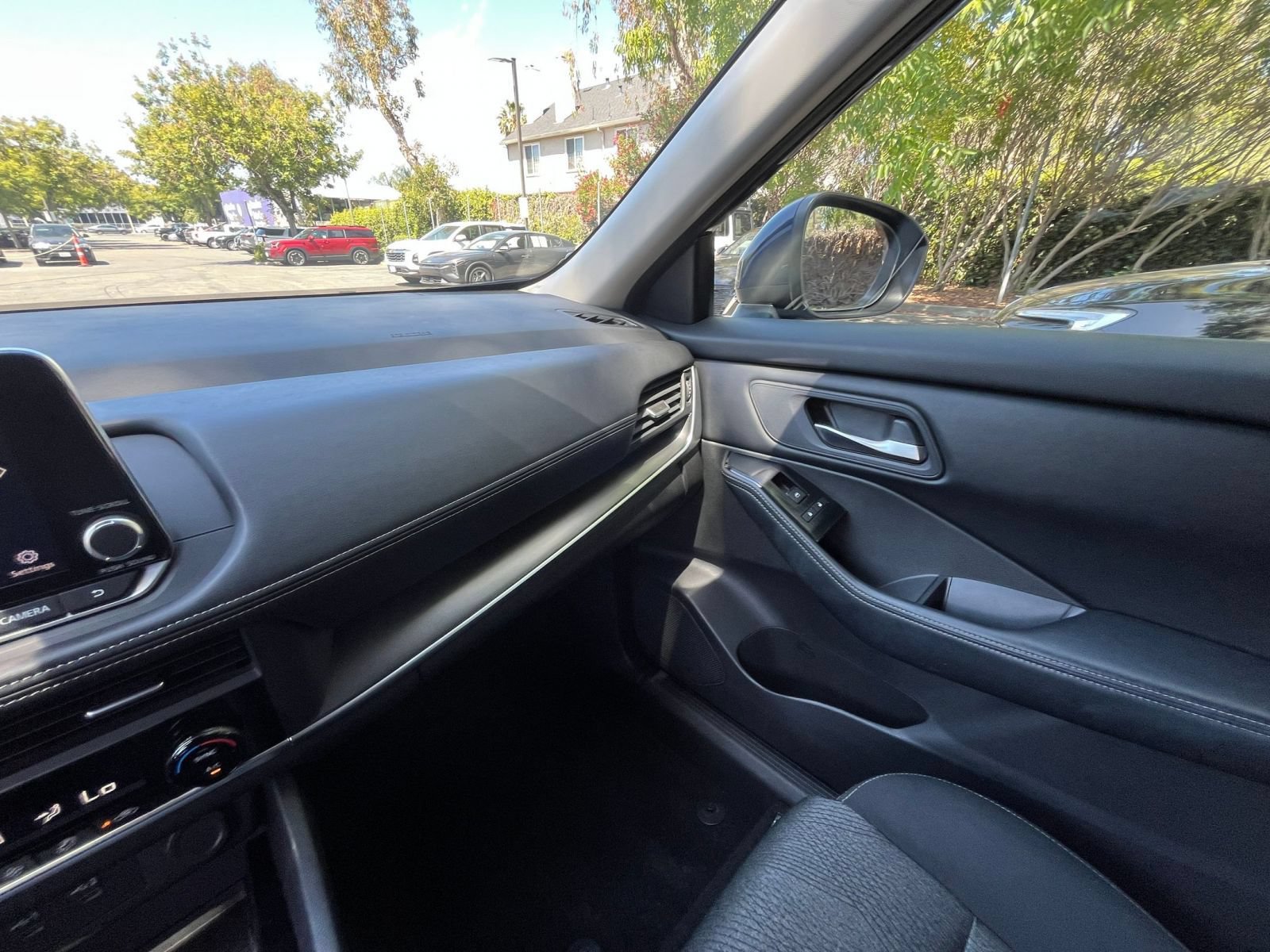 Used 2025 Nissan Rogue SV AWD/4WD image 37