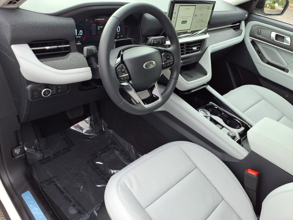 New 2025 Ford Explorer Platinum image 4