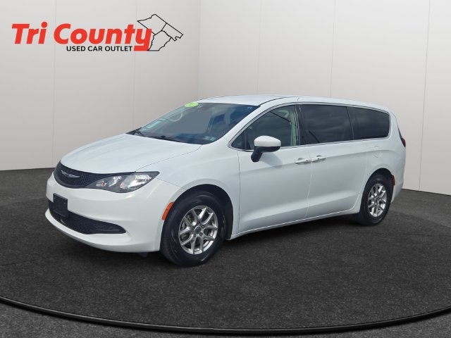 Used 2023 Chrysler Voyager LX FWD image 3