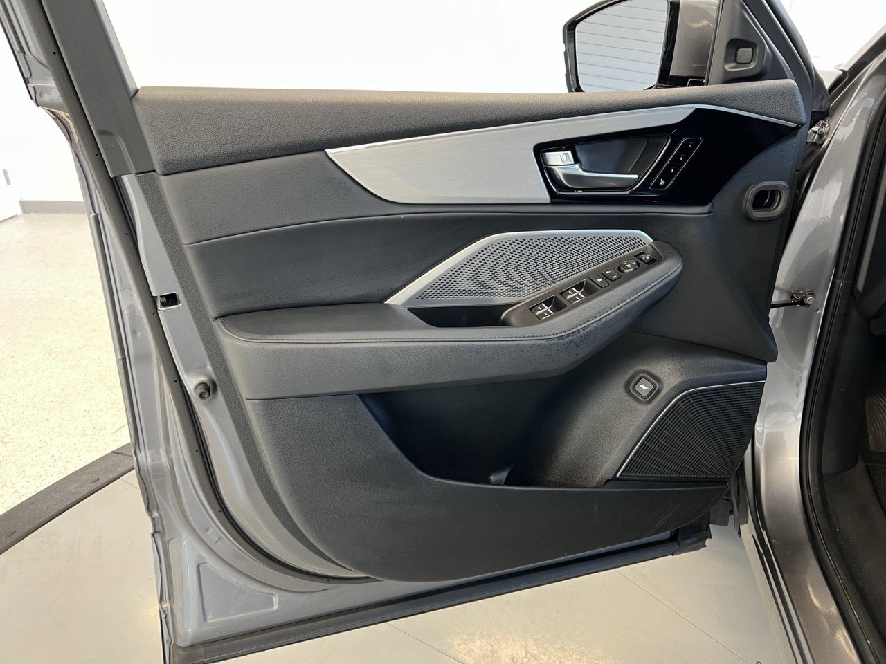 Used 2023 Acura MDX SH-AWD image 33