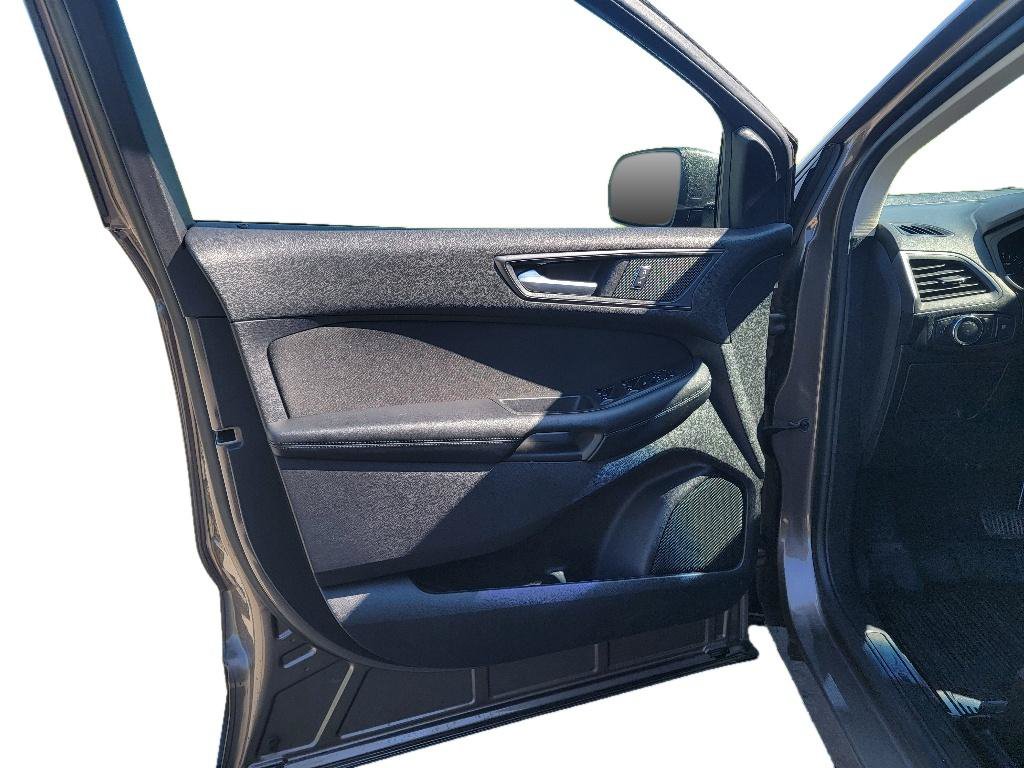 Used 2019 Ford Edge SE FWD image 9