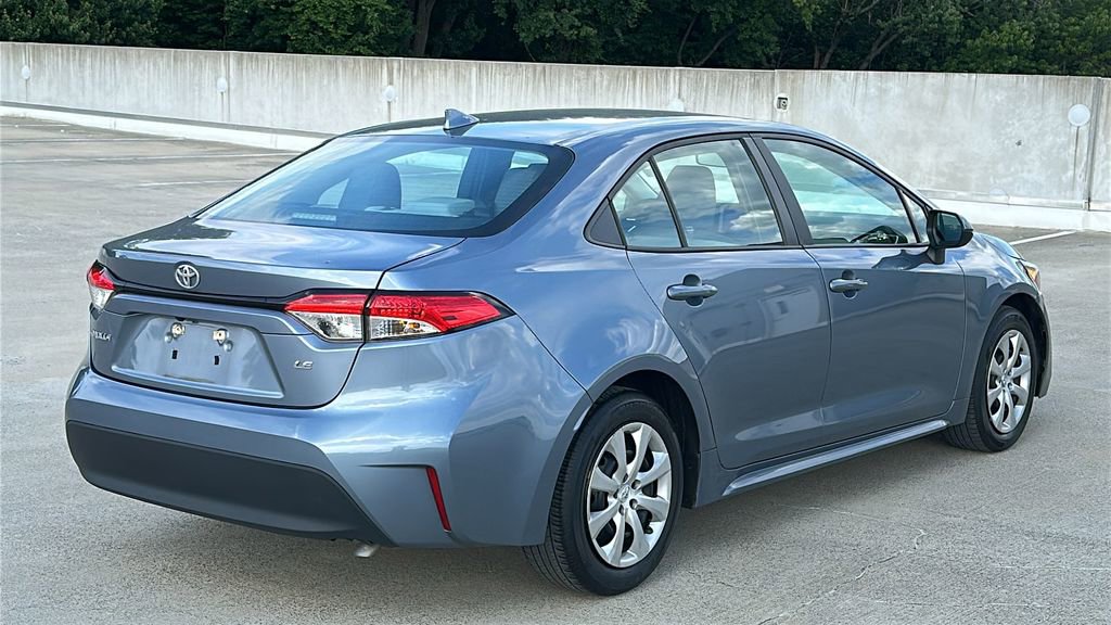 Used 2023 Toyota Corolla LE FWD image 4