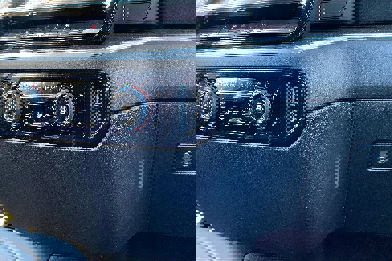 Used 2024 Chevrolet Silverado 2500 LT w/ Convenience Package image 17