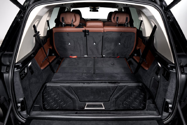 Used 2024 BMW X7 xDrive40i w/ Premium Package AWD/4WD image 6