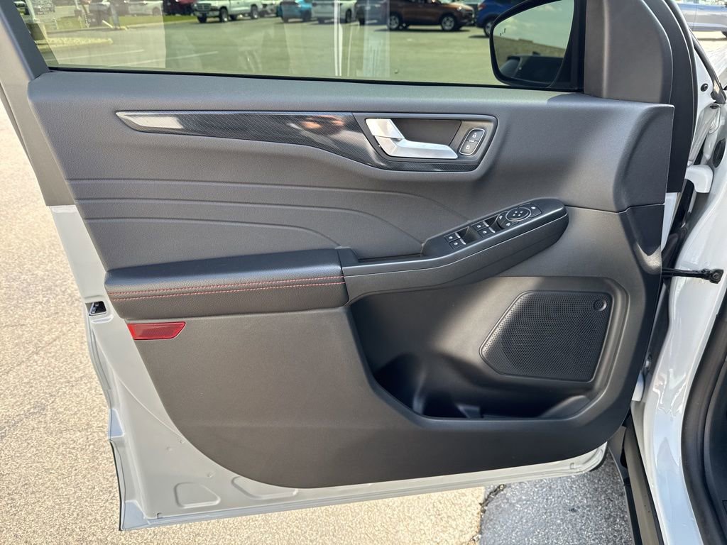 Used 2025 Ford Escape ST-Line w/ Cold Weather Package image 30