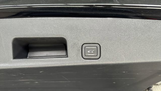 Used 2025 Buick Enclave Preferred AWD/4WD image 29