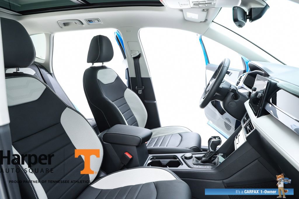 Used 2025 Volkswagen Taos SEL image 73