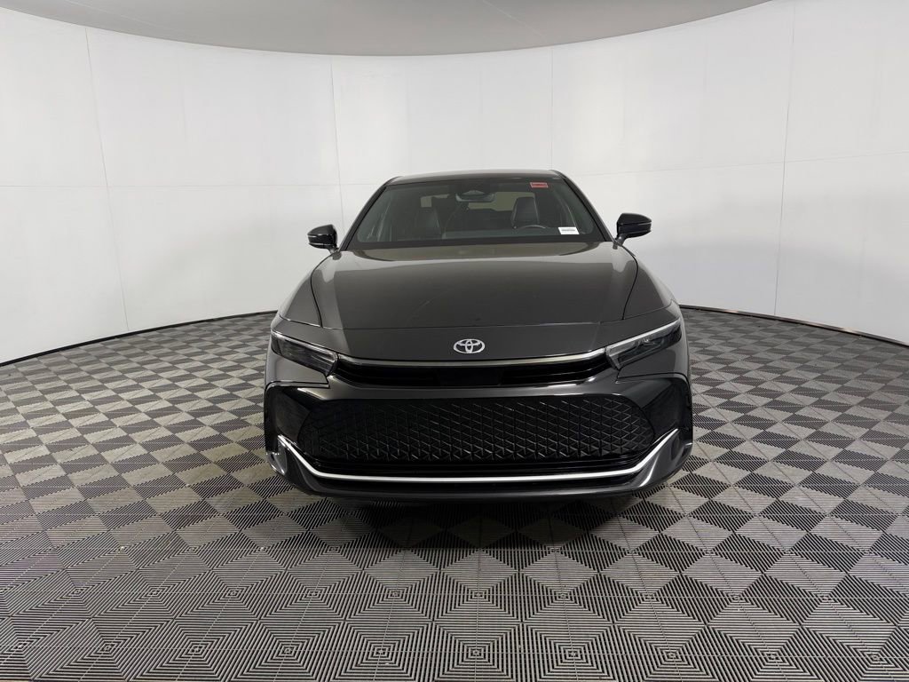 Used 2025 Toyota Crown XLE image 5