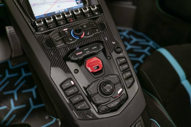 Used 2020 Lamborghini Aventador SVJ AWD/4WD image 20