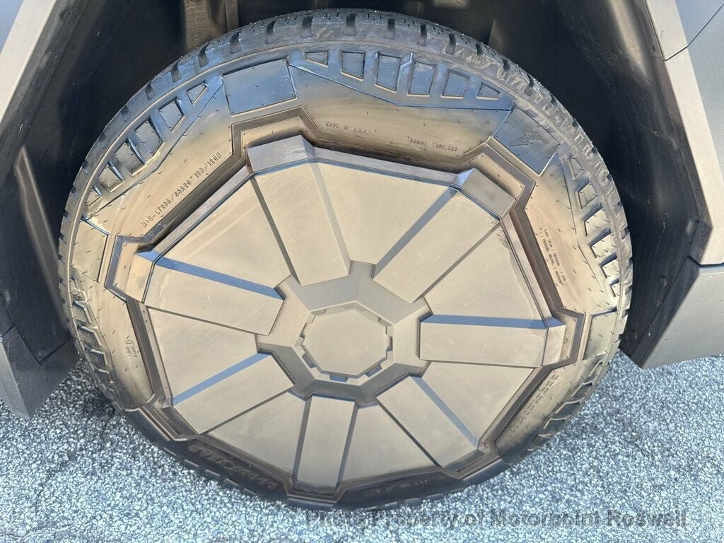 Used 2024 Tesla Cybertruck AWD Crew Cab image 27