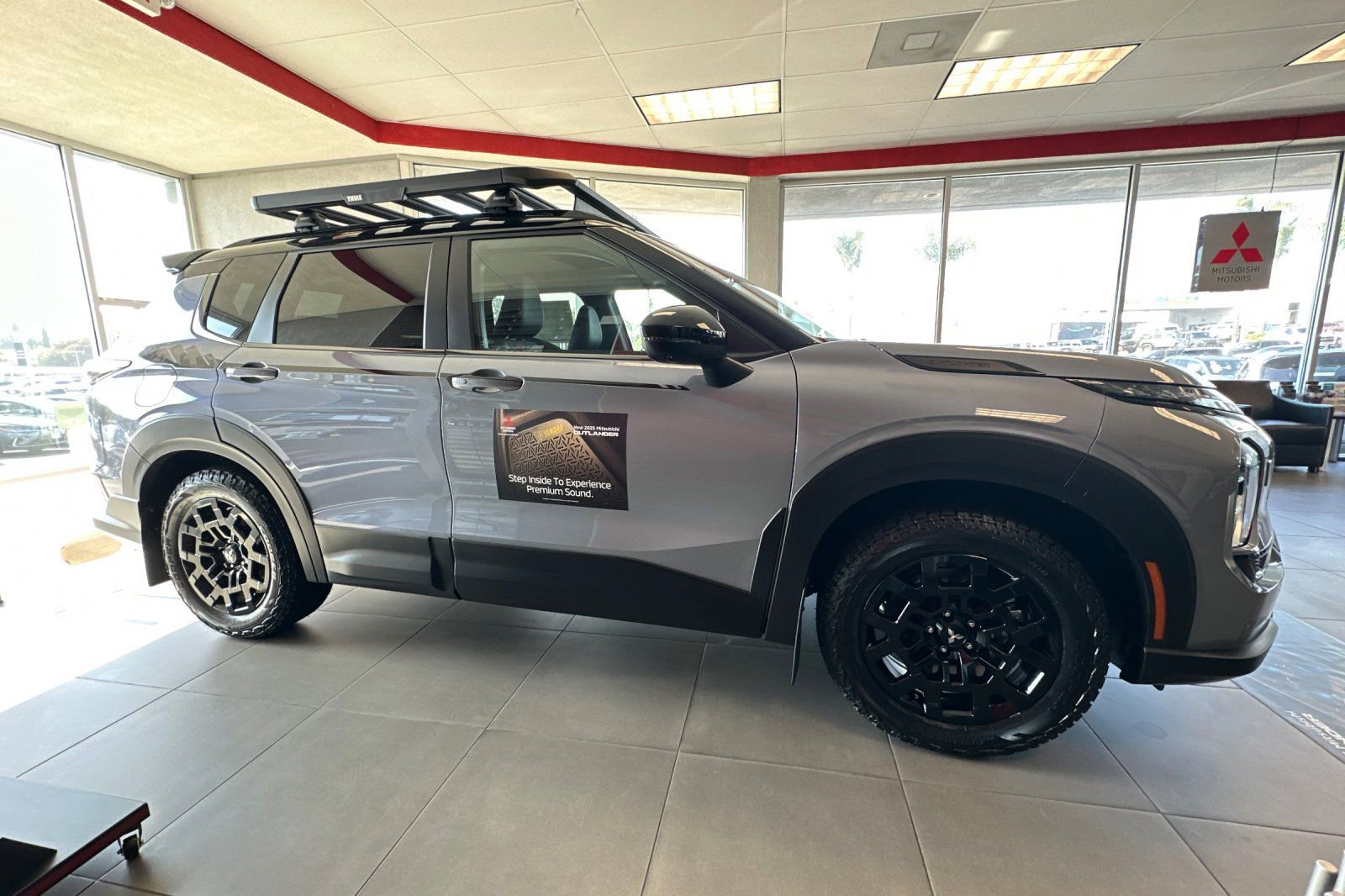 New 2025 Mitsubishi Outlander SE image 3