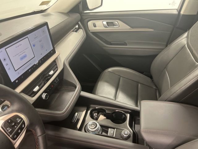 Used 2025 Ford Explorer Active w/ Active Comfort Package AWD/4WD image 21