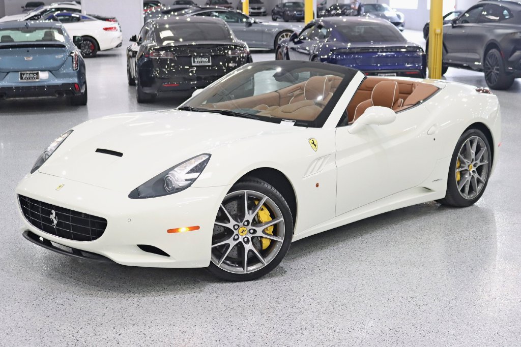 Used 2011 Ferrari California RWD image 9