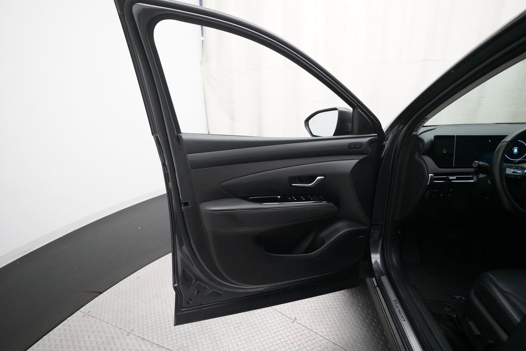 Used 2025 Hyundai Tucson Limited AWD/4WD image 28