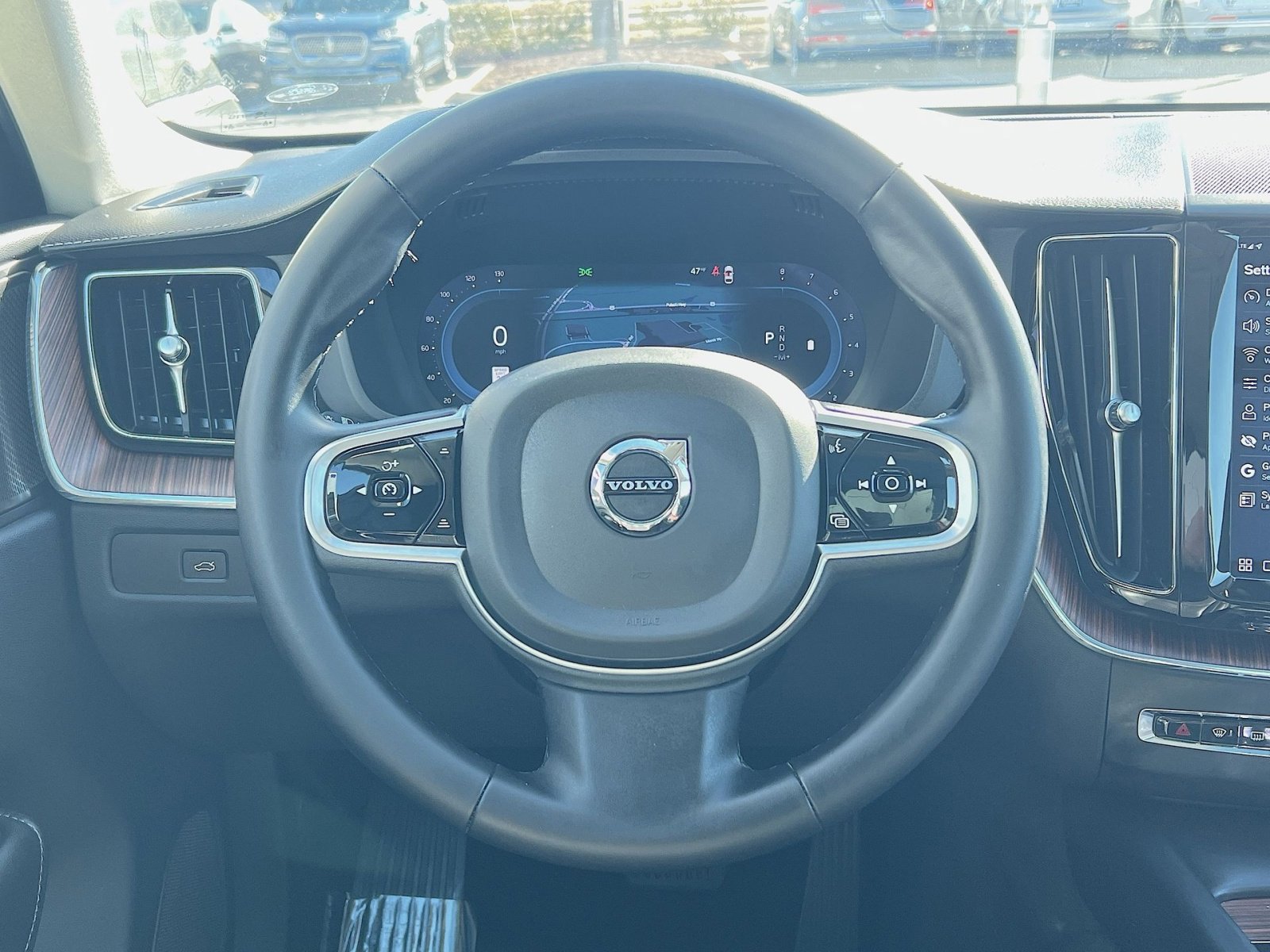 Certified 2023 Volvo XC60 B6 Ultimate w/ Climate Package image 16