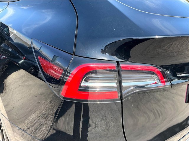 Used 2022 Tesla Model Y Long Range AWD/4WD image 29
