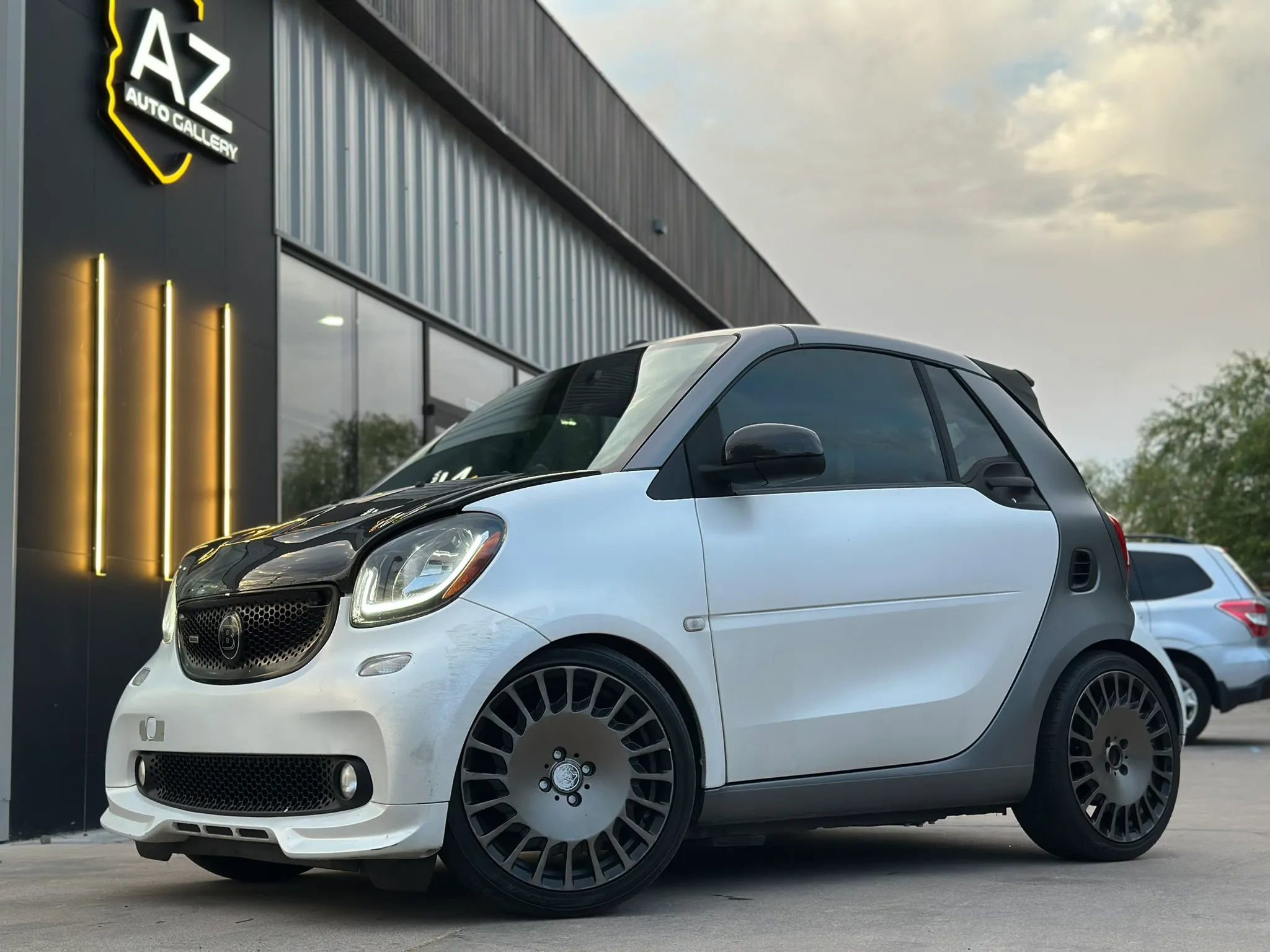 Used 2017 smart fortwo passion RWD image 1