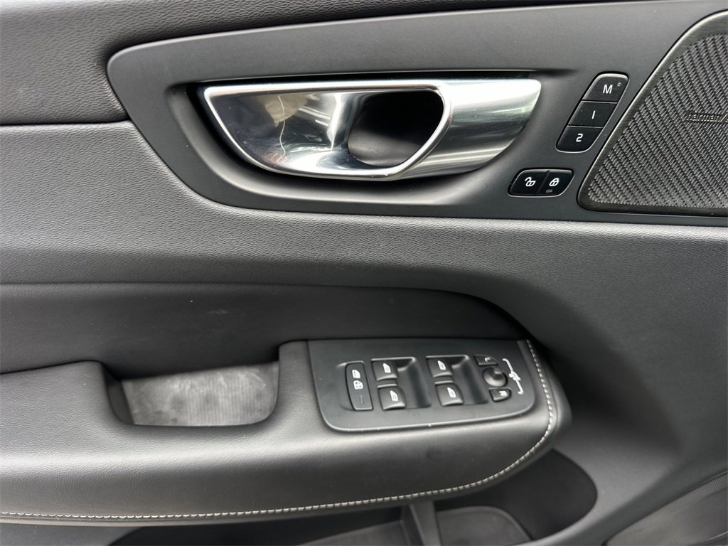 Certified 2023 Volvo XC60 B5 Ultimate image 10