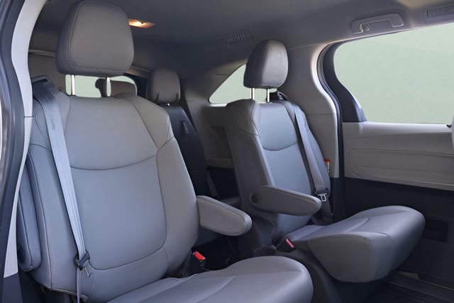 Used 2021 Toyota Sienna XLE AWD/4WD image 18