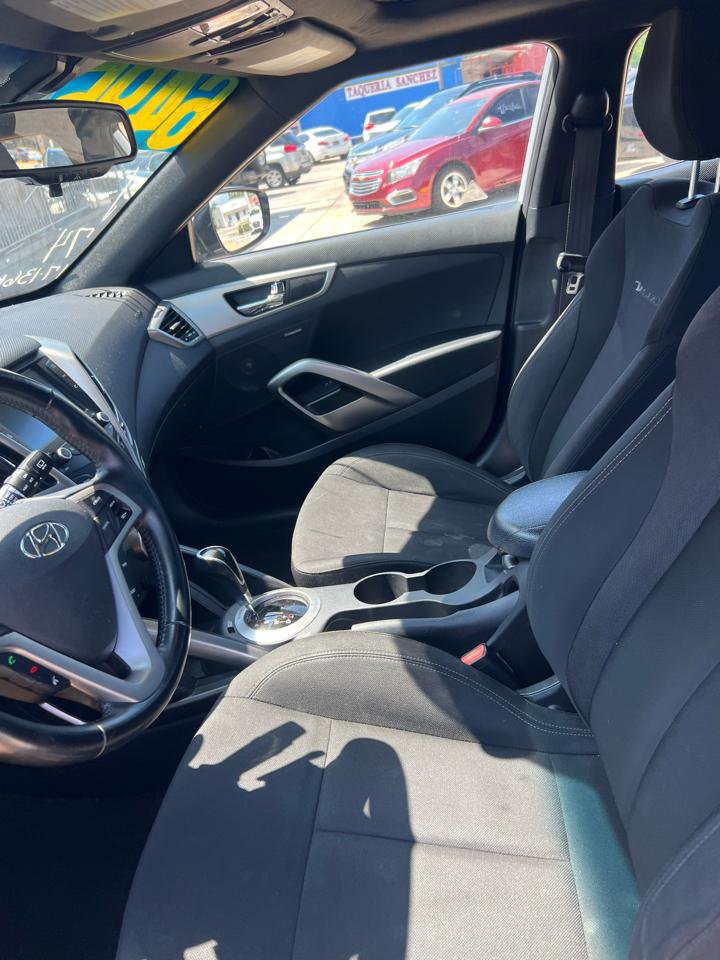 Used 2017 Hyundai Veloster Value Edition FWD image 6