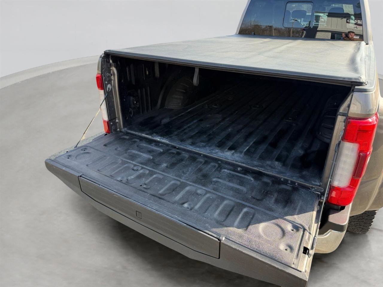 Used 2019 Ford F350 Lariat w/ Lariat Ultimate Package image 16