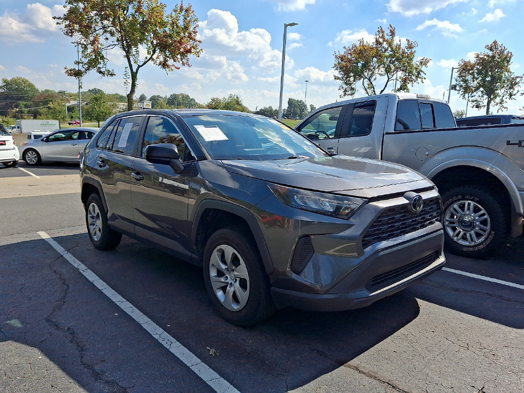 Used 2022 Toyota RAV4 LE FWD image 2