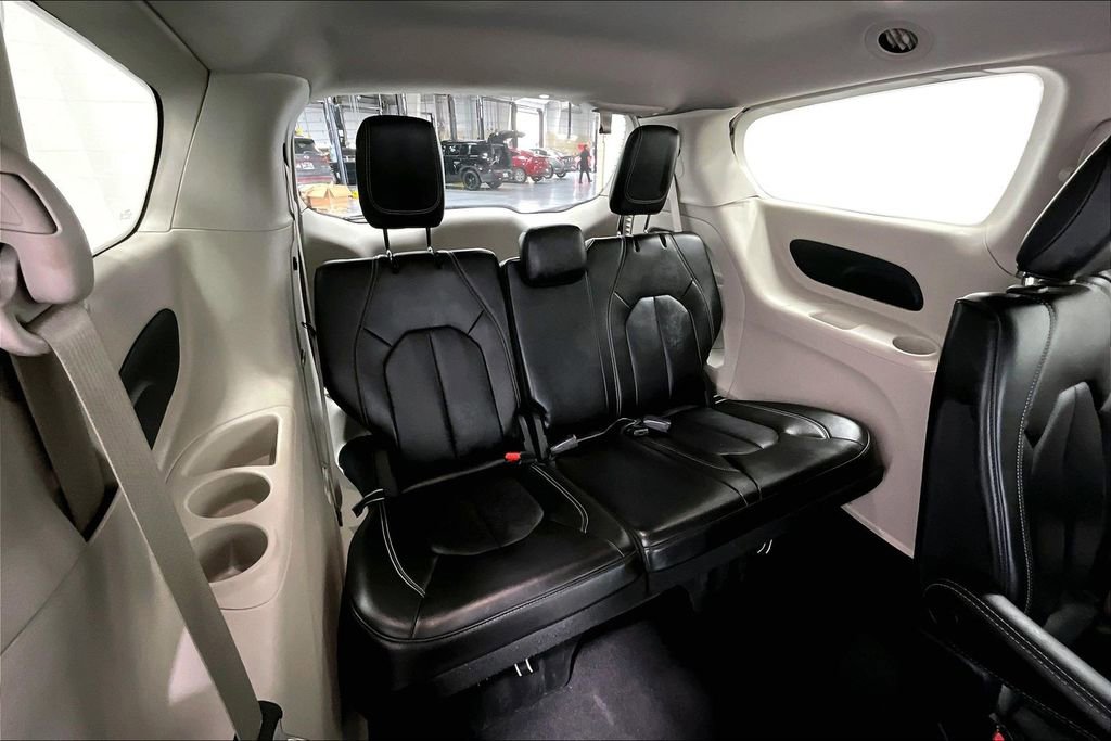 Used 2023 Chrysler Pacifica Touring-L FWD image 35