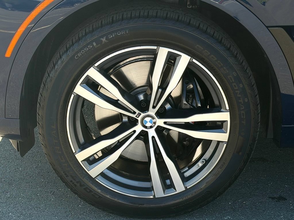 Certified 2027 BMW X7 xDrive40i w/ M Sport Package AWD/4WD image 2
