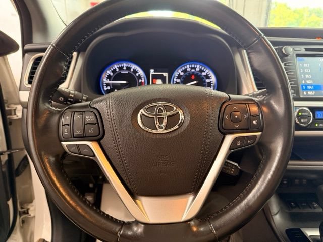 Used 2017 Toyota Highlander AWD V6 image 12