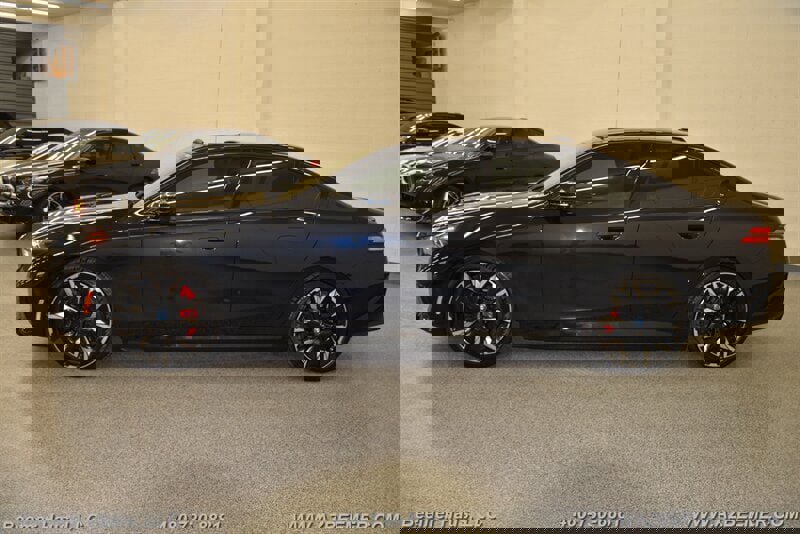 Used 2024 BMW i5 M60 w/ Premium Package image 3