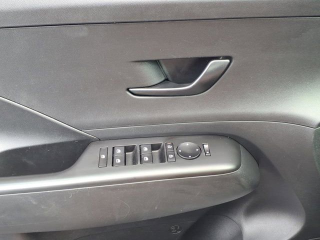 Used 2025 Hyundai Kona SEL FWD image 24