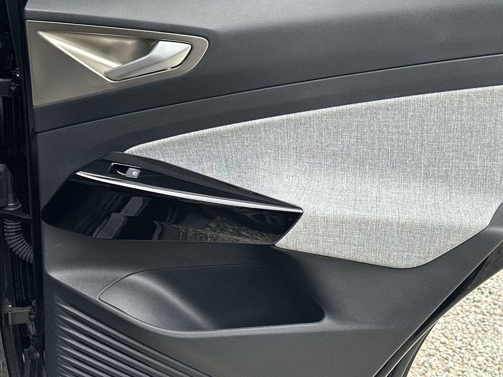 Used 2023 Volkswagen ID.4 Pro image 17