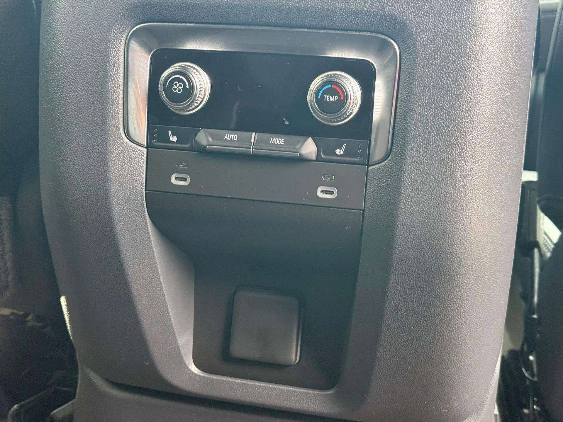 Used 2024 GMC Yukon Denali image 28