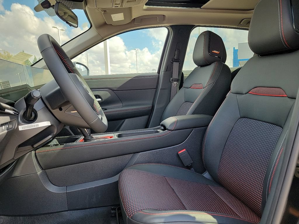 New 2025 Nissan Kicks SR w/ SR Premium Package AWD/4WD image 23