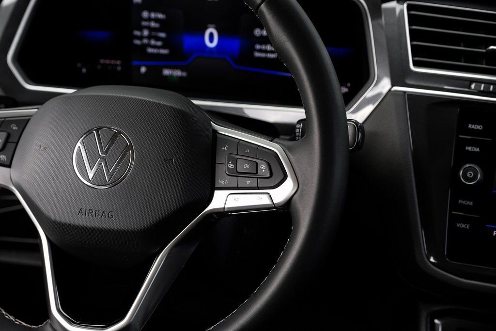 Used 2022 Volkswagen Tiguan SE image 28