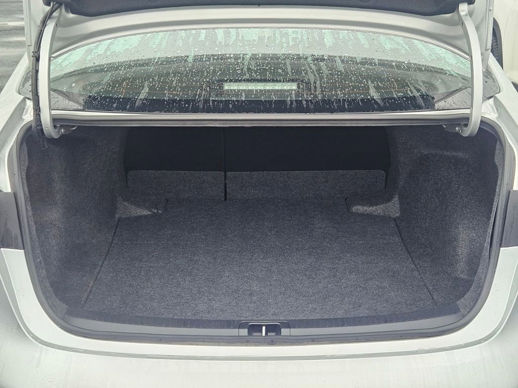 Used 2025 Toyota Corolla LE image 28