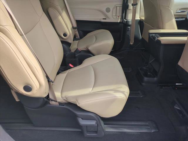 Used 2023 Toyota Sienna XLE image 21