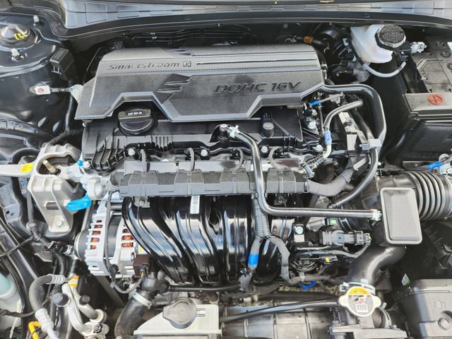 Used 2025 Hyundai Elantra SEL FWD image 24