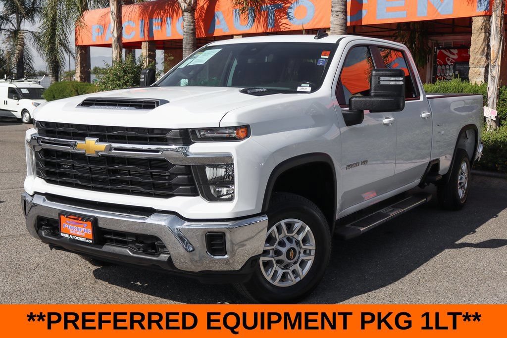 Used 2024 Chevrolet Silverado 2500 LT AWD/4WD image 4