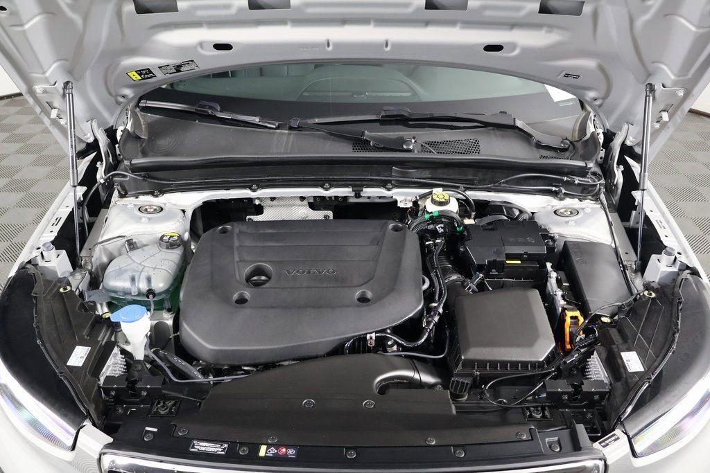 Used 2025 Volvo XC40 B5 Ultra w/ Climate Package image 15