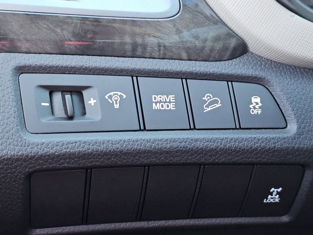 Used 2017 Hyundai Santa Fe Sport w/ 2.4L Value Package 06 image 9