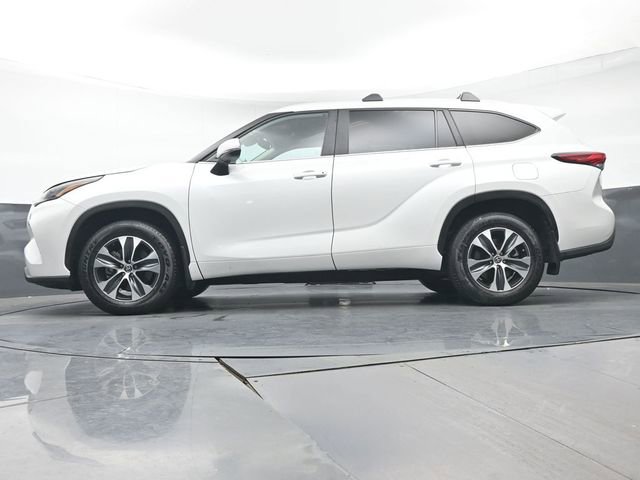 Certified 2023 Toyota Highlander XLE image 40