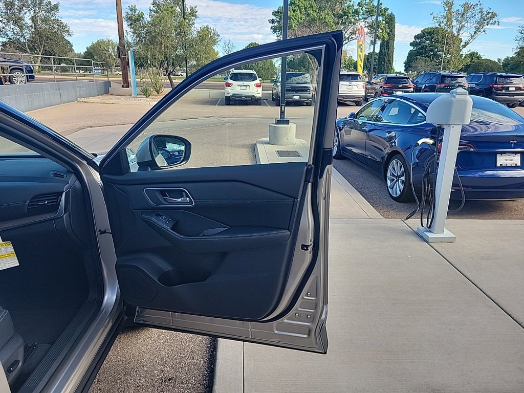 New 2026 Nissan Rogue Platinum w/ Platinum Premium Package image 18