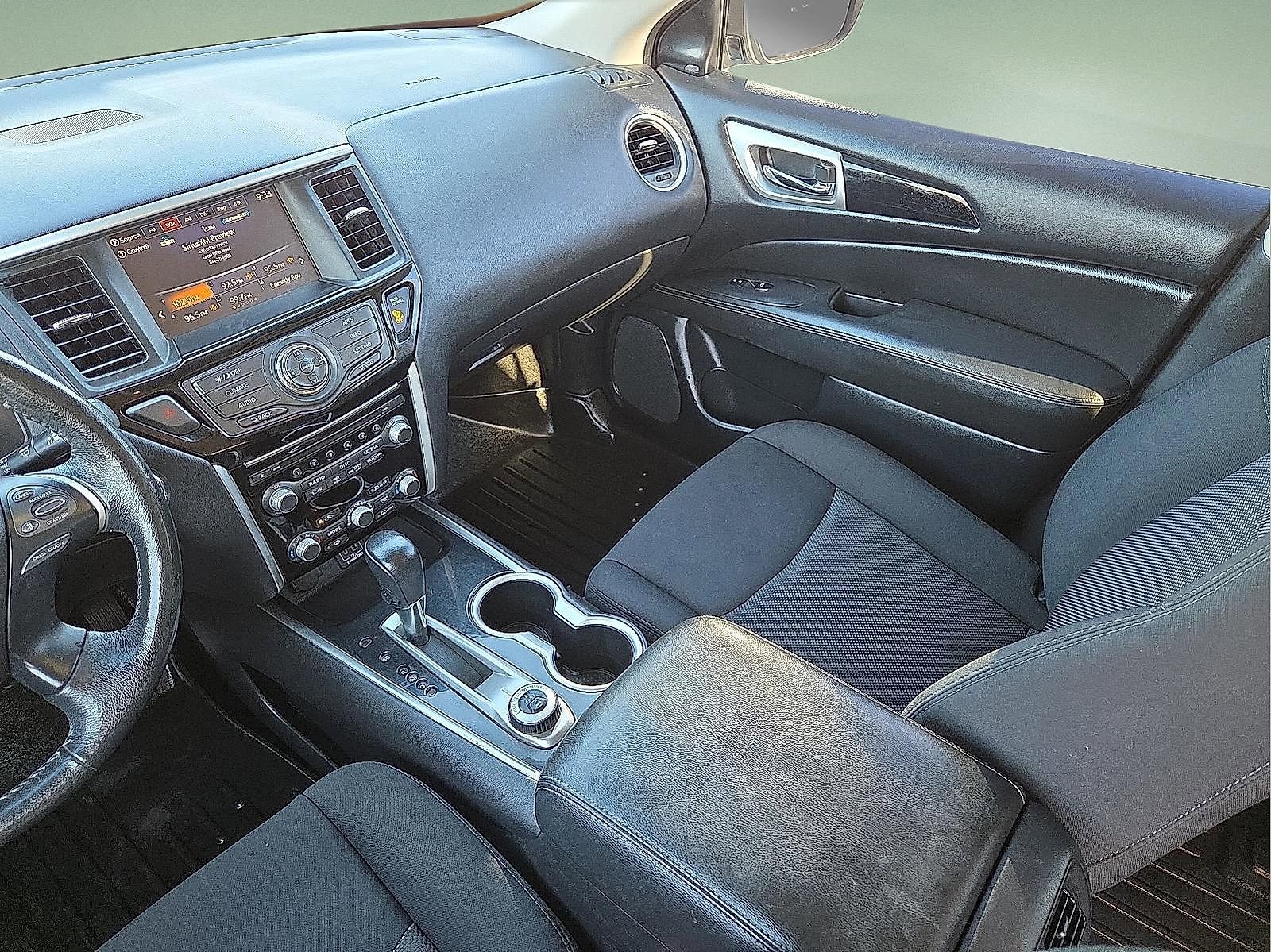 Used 2019 Nissan Pathfinder SV image 12